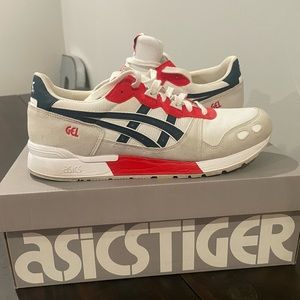 Mens size 9 ASICS